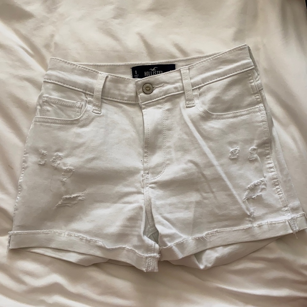 White Hollister shorts
